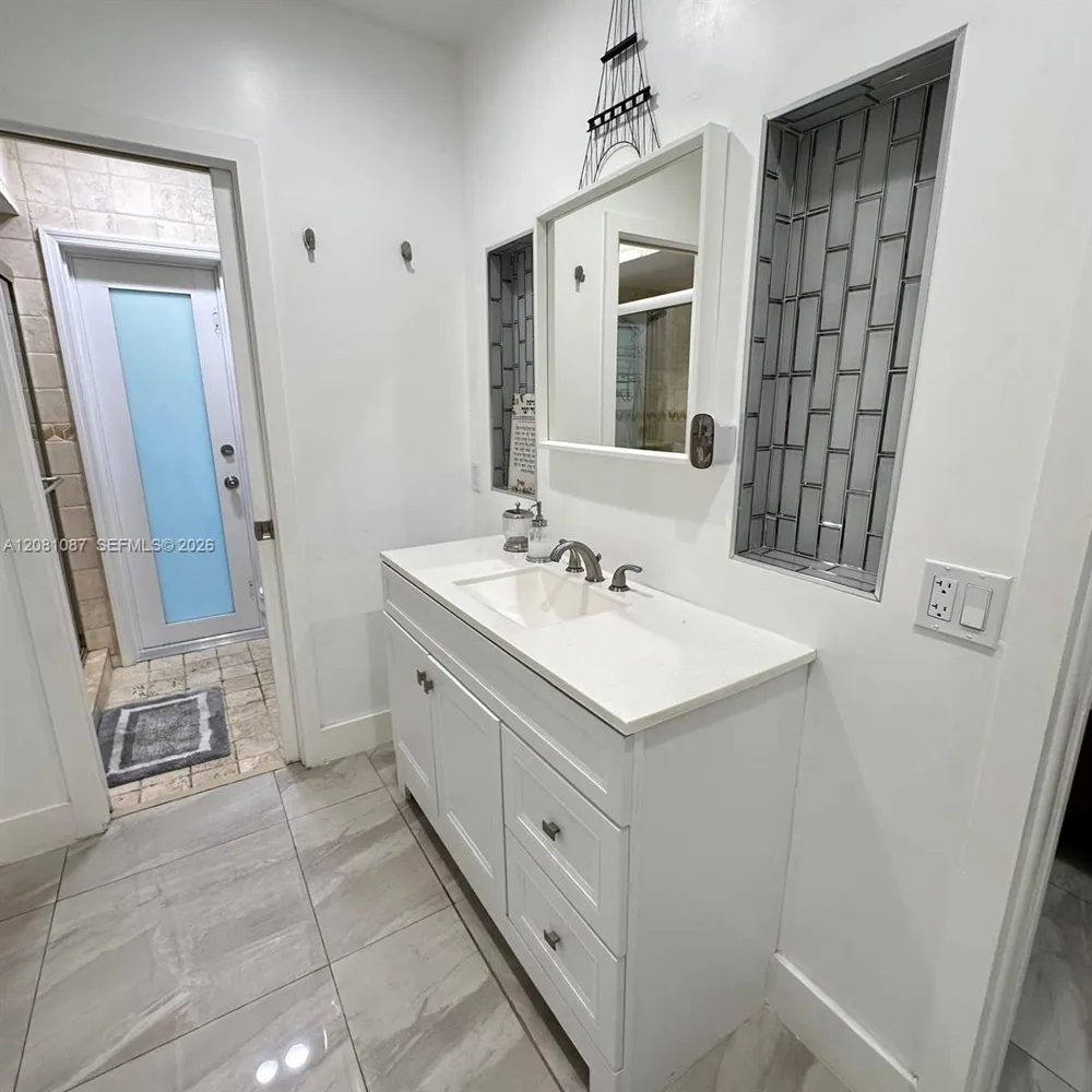 3750 54th Ave Hollywood, FL 33021