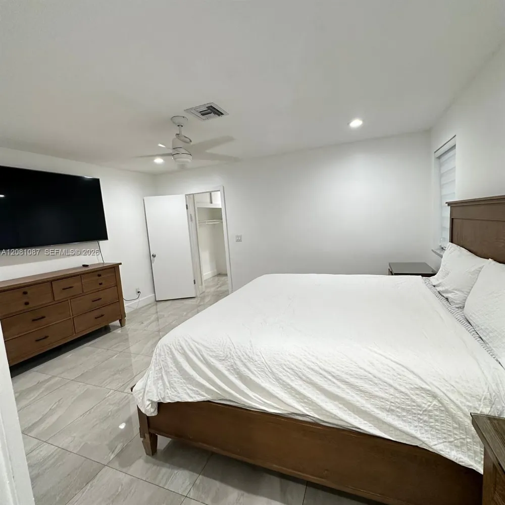 3750 54th Ave Hollywood, FL 33021