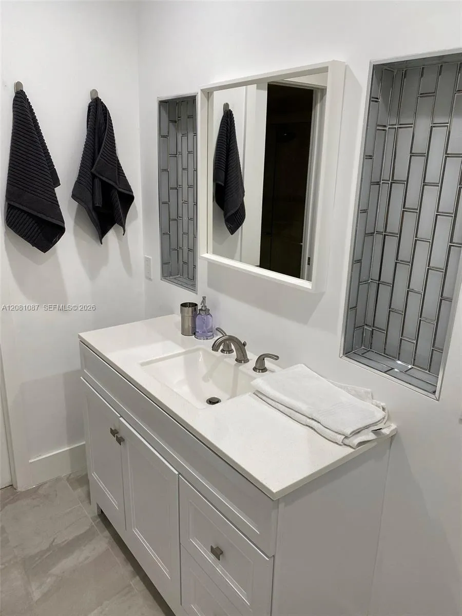 3750 54th Ave Hollywood, FL 33021