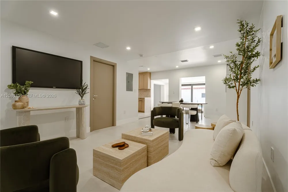 1221 Biarritz Dr Miami Beach, FL 33141