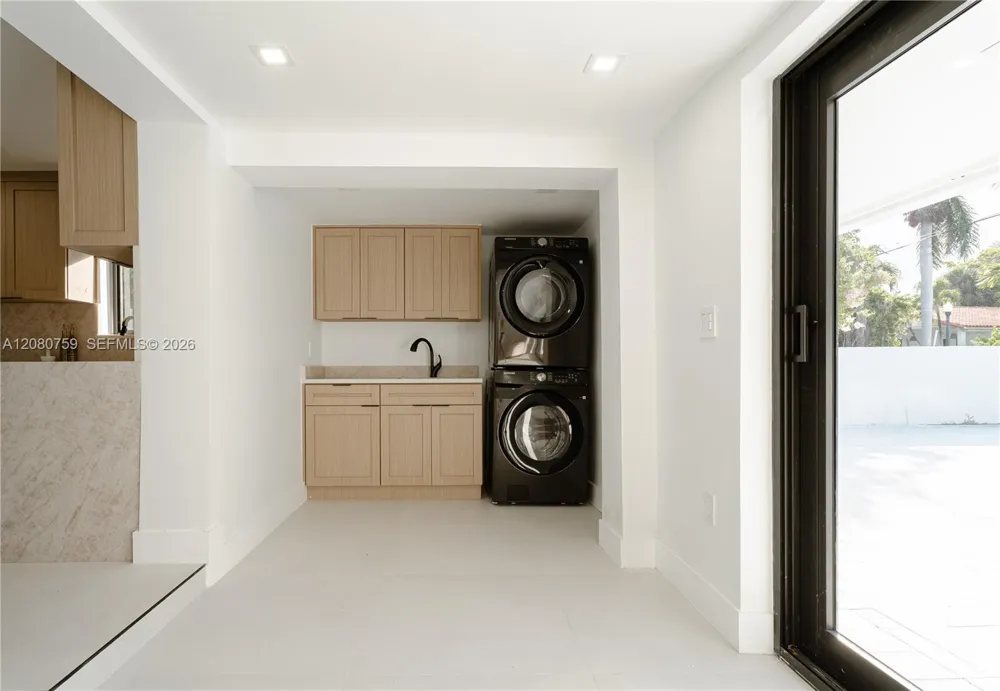 1221 Biarritz Dr Miami Beach, FL 33141