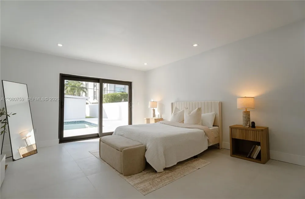 1221 Biarritz Dr Miami Beach, FL 33141