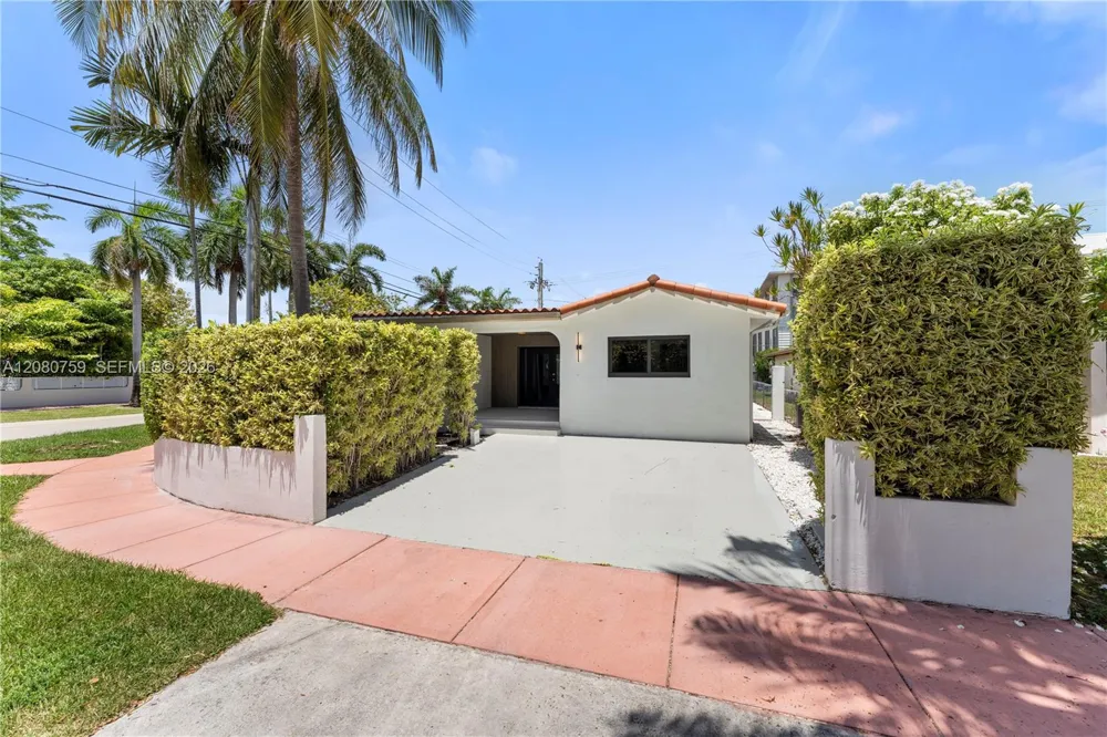 1221 Biarritz Dr Miami Beach, FL 33141