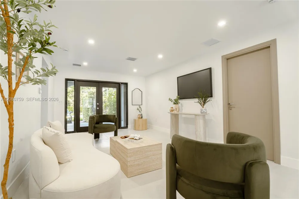 1221 Biarritz Dr Miami Beach, FL 33141