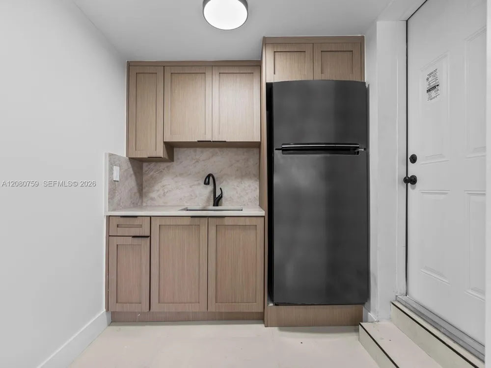 1221 Biarritz Dr Miami Beach, FL 33141