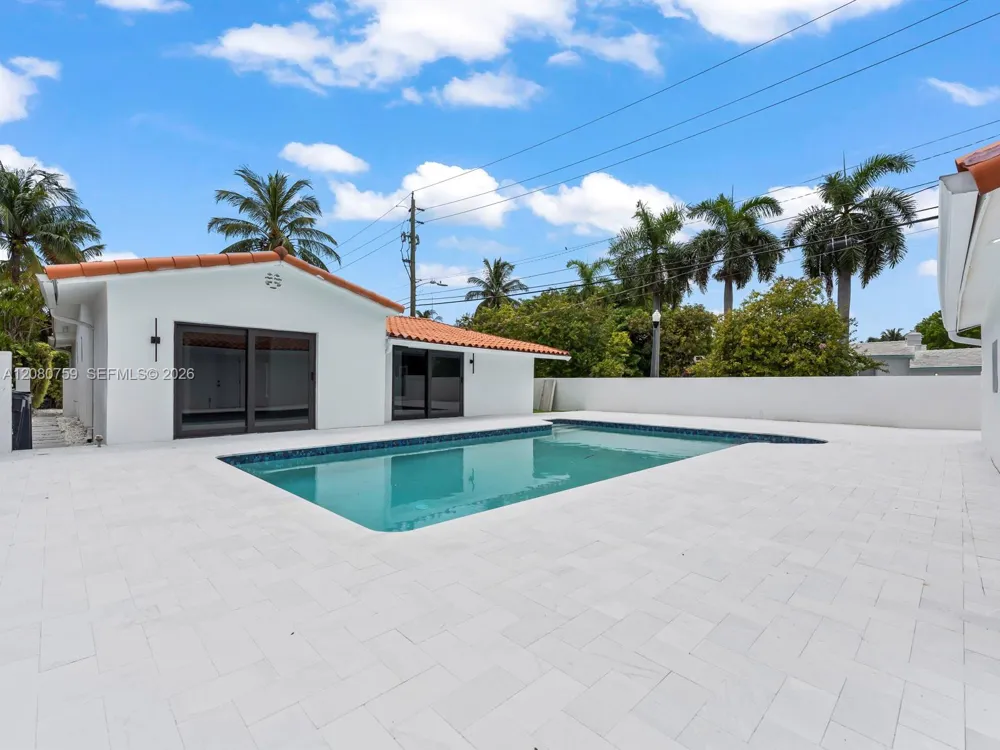 1221 Biarritz Dr Miami Beach, FL 33141
