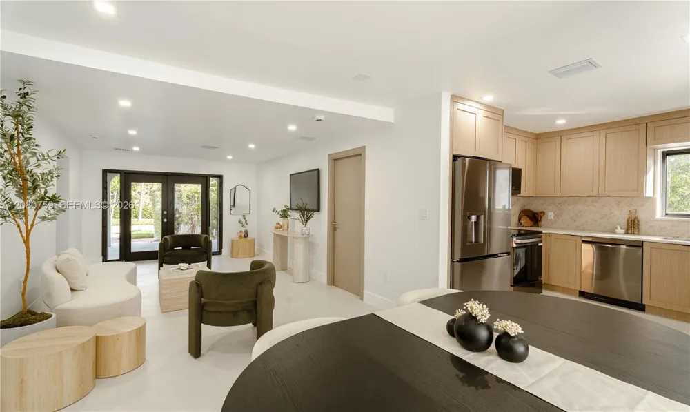 1221 Biarritz Dr Miami Beach, FL 33141