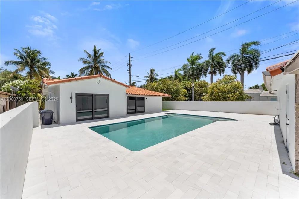1221 Biarritz Dr Miami Beach, FL 33141