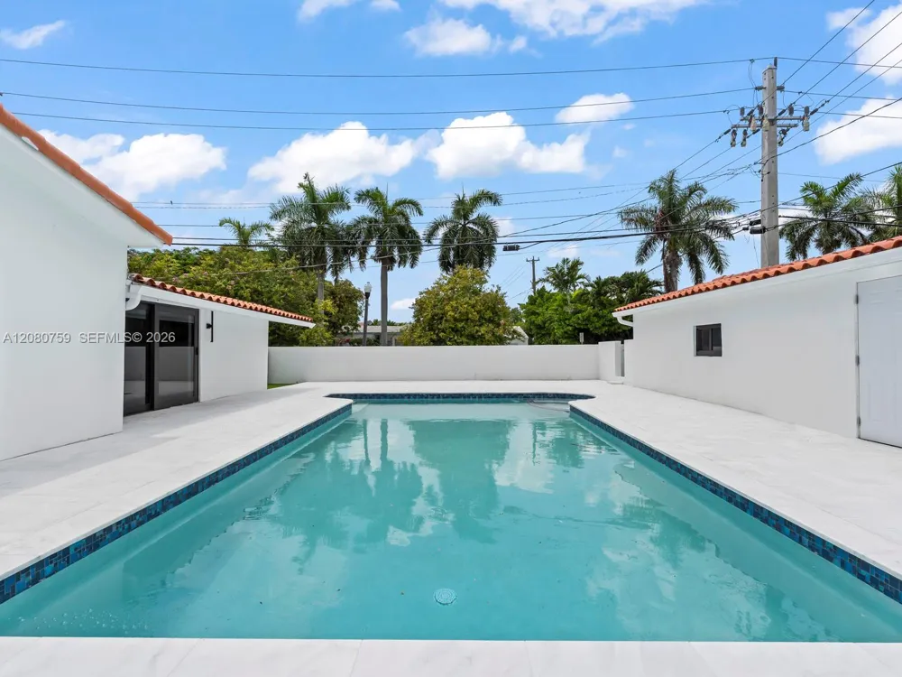 1221 Biarritz Dr Miami Beach, FL 33141