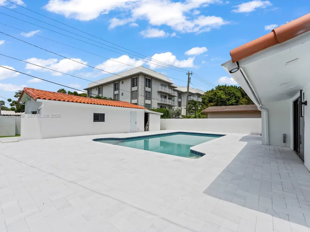 1221 Biarritz Dr Miami Beach, FL 33141
