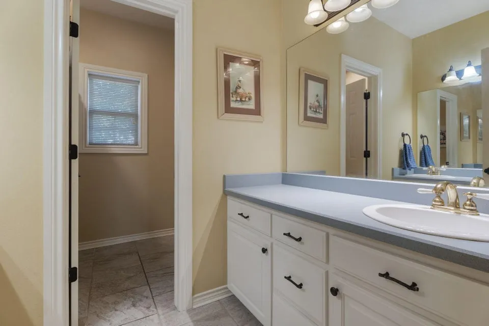 34323 S Coves Drive Afton, OK 74331