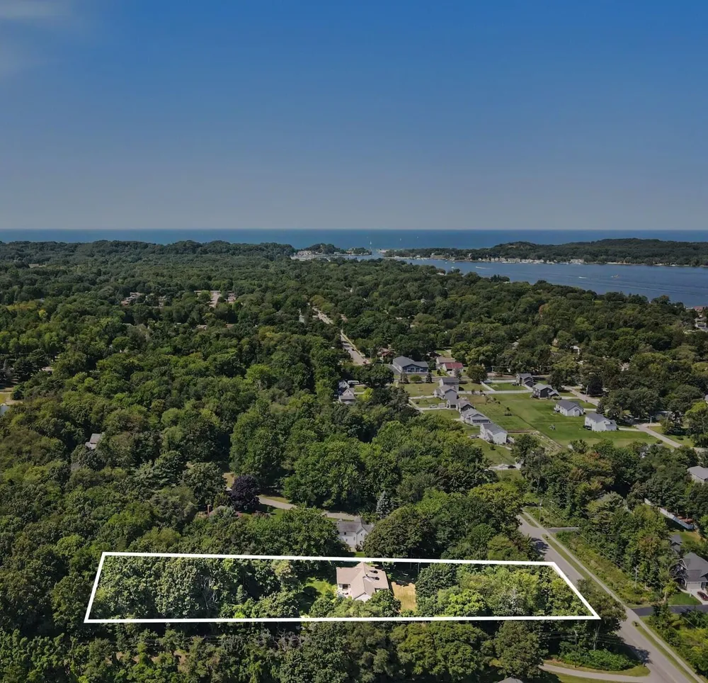 1538 W 32nd Street Laketown Township, MI 49423