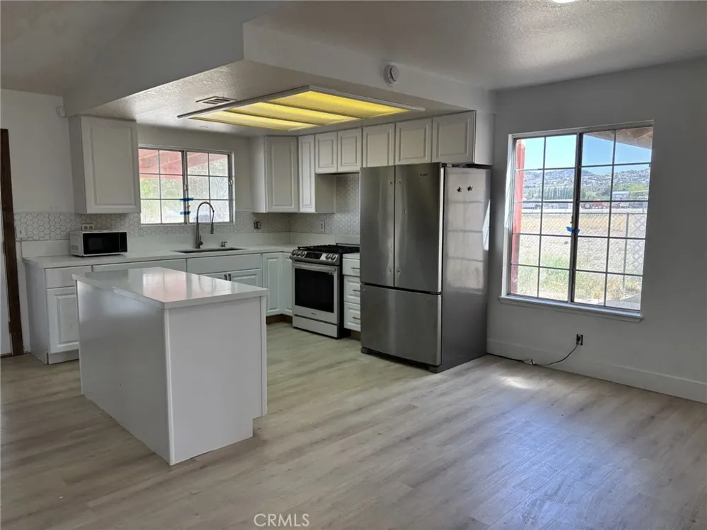 9591 Colfax Road Phelan, CA 92371