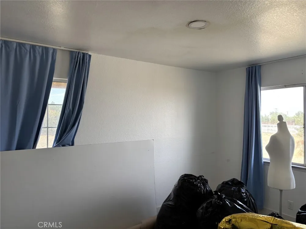 9591 Colfax Road Phelan, CA 92371