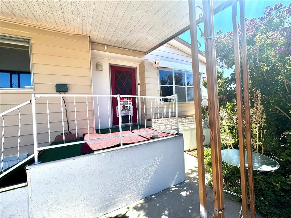 13962 Riviera Victorville, CA 92395