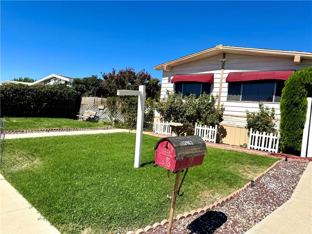 13962 Riviera Victorville, CA 92395