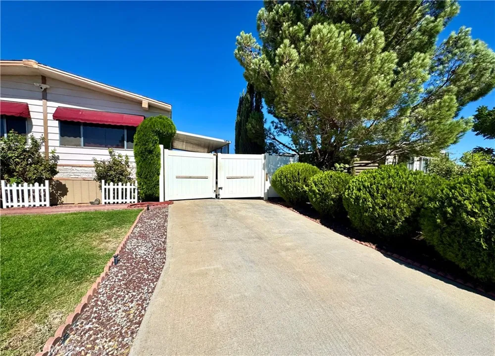 13962 Riviera Victorville, CA 92395