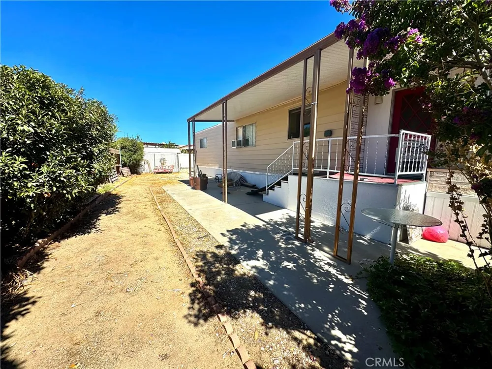 13962 Riviera Victorville, CA 92395