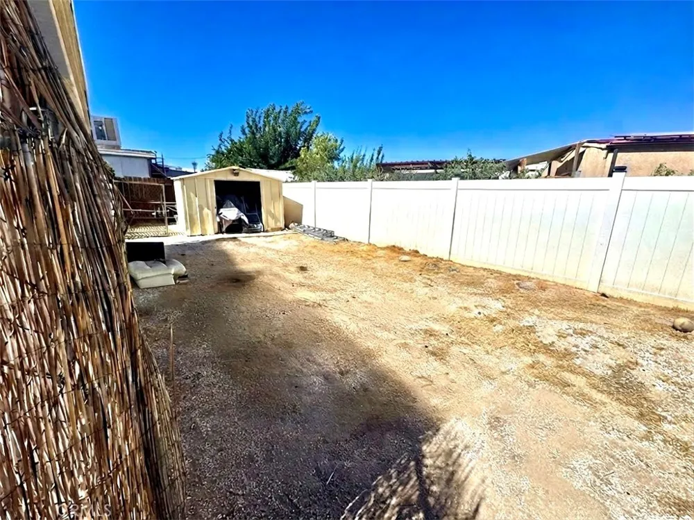 13962 Riviera Victorville, CA 92395