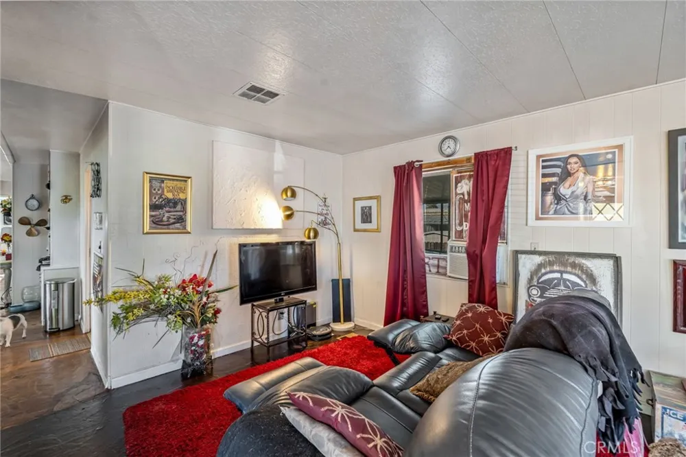 13962 Riviera Victorville, CA 92395