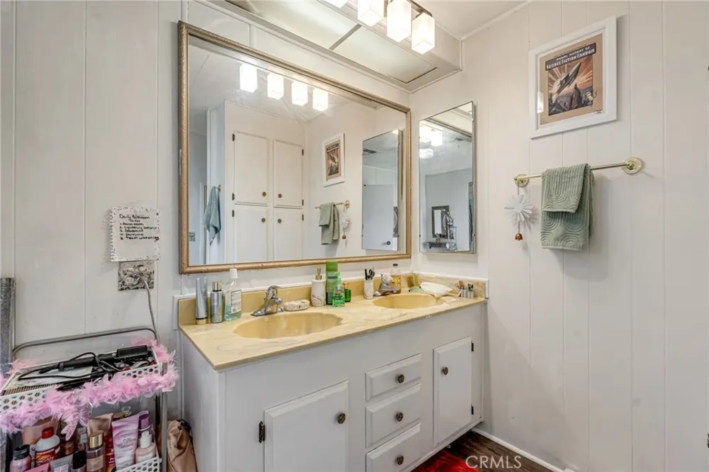 13962 Riviera Victorville, CA 92395
