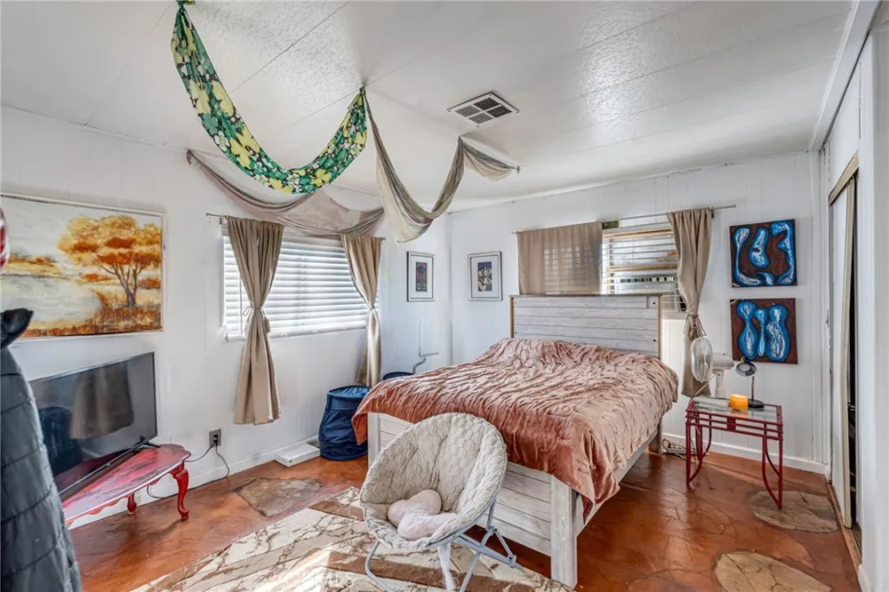 13962 Riviera Victorville, CA 92395