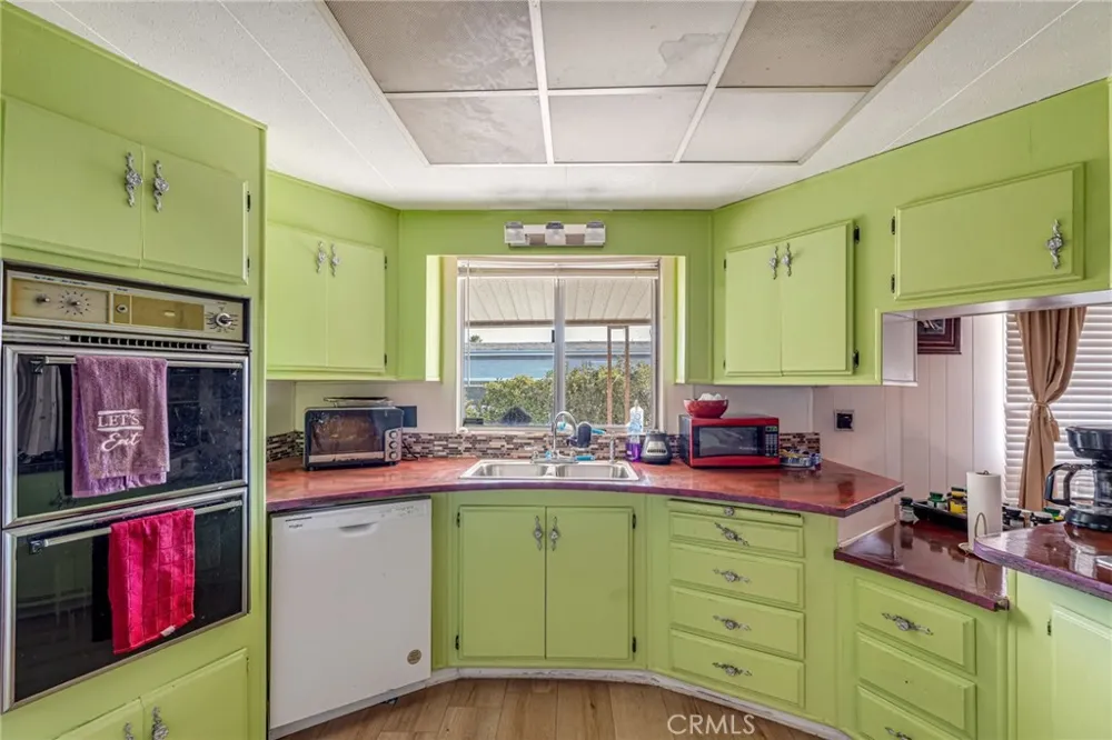 13962 Riviera Victorville, CA 92395