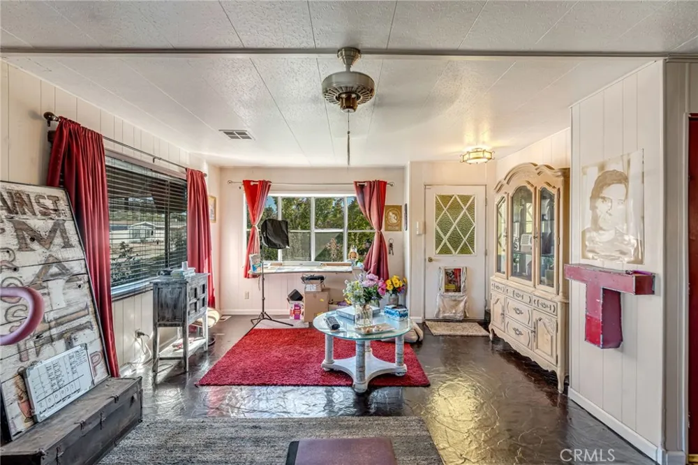 13962 Riviera Victorville, CA 92395