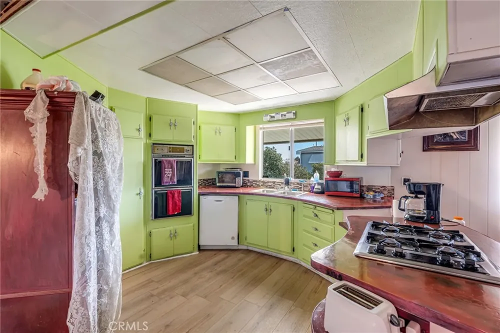 13962 Riviera Victorville, CA 92395
