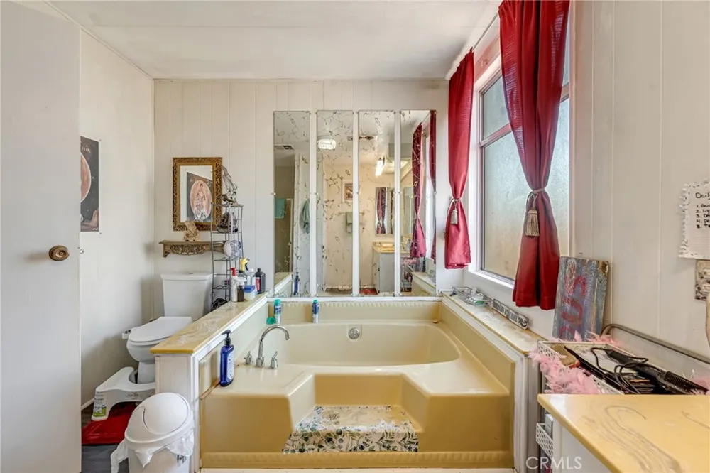 13962 Riviera Victorville, CA 92395