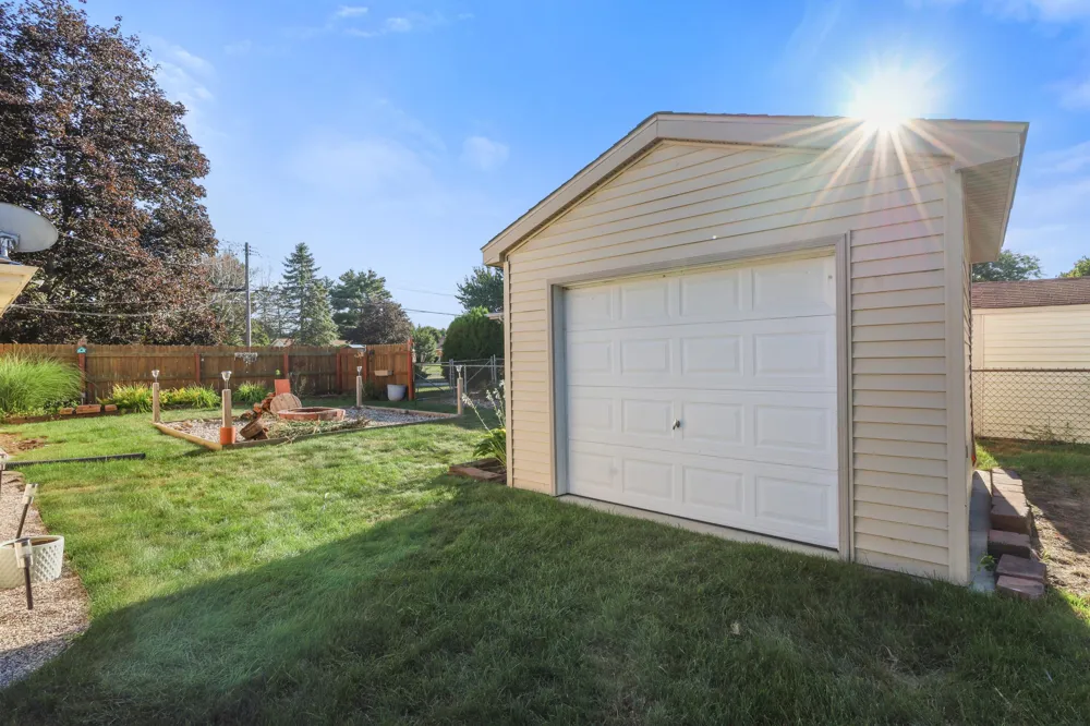 3695 Pinto Road Kalamazoo, MI 49004