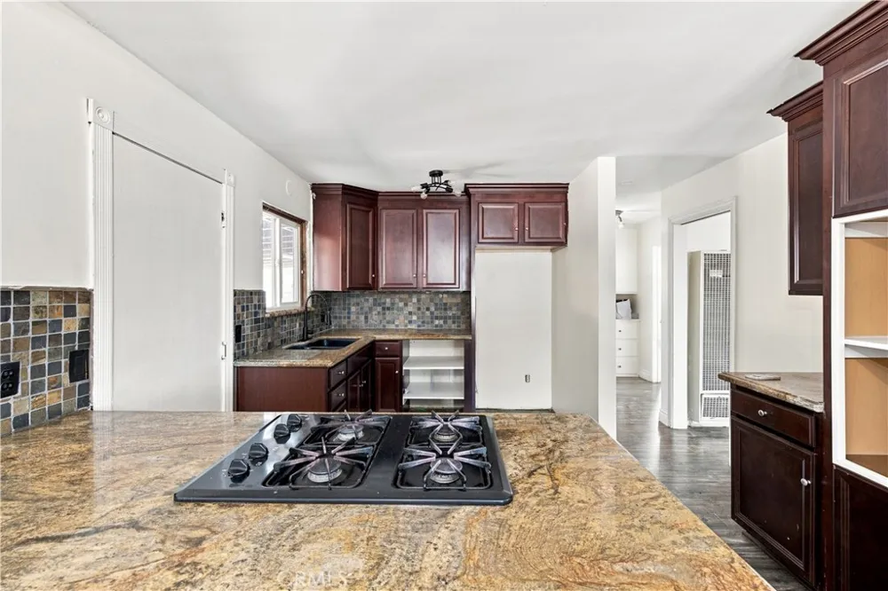 561 Lanier St Hemet, CA 92543