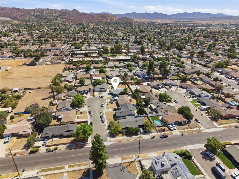 561 Lanier St Hemet, CA 92543