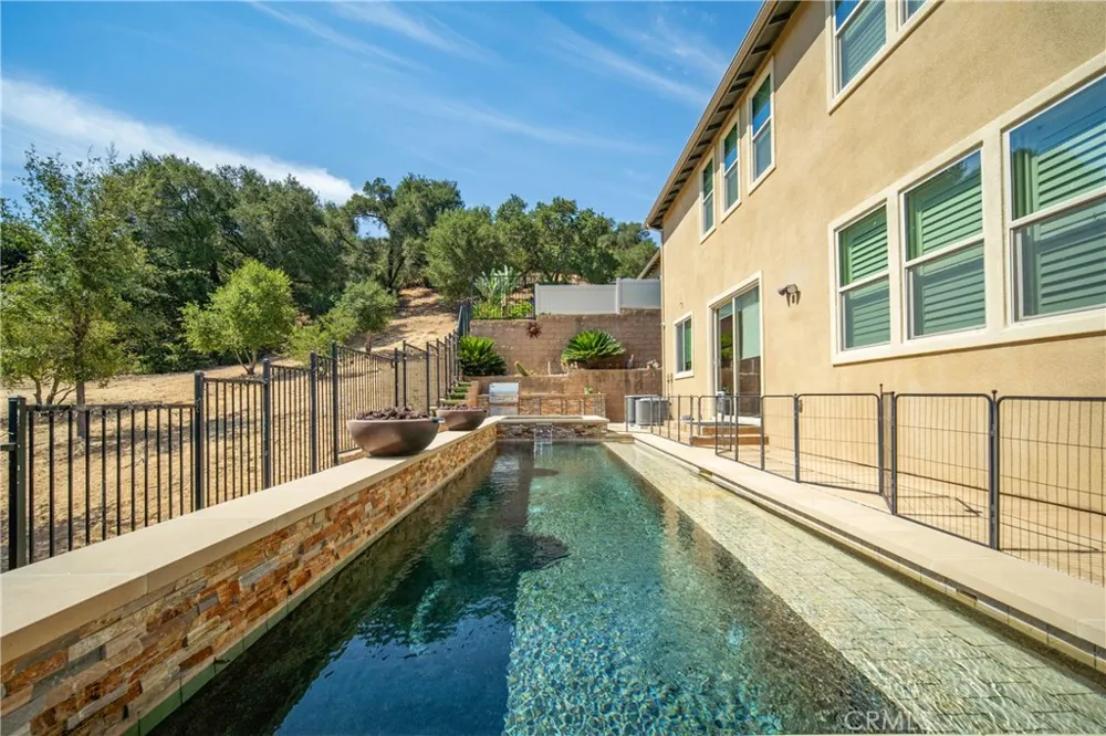 4948 Hydepark Drive Agoura Hills, CA 91301