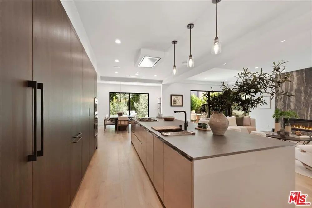 3848 Vantage Avenue Los Angeles, CA 91604