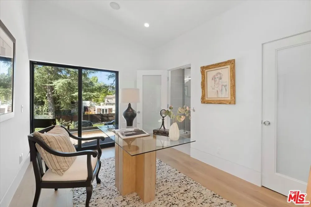 3848 Vantage Avenue Los Angeles, CA 91604