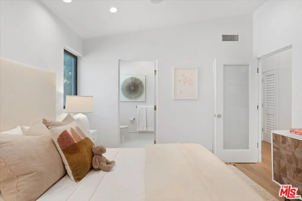 3848 Vantage Avenue Los Angeles, CA 91604