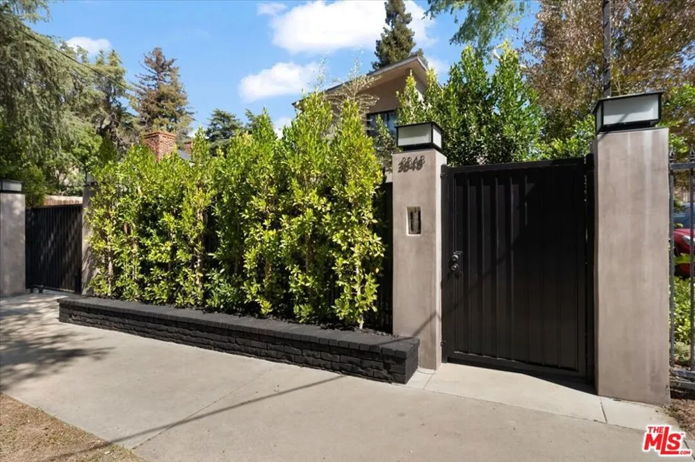 3848 Vantage Avenue Los Angeles, CA 91604