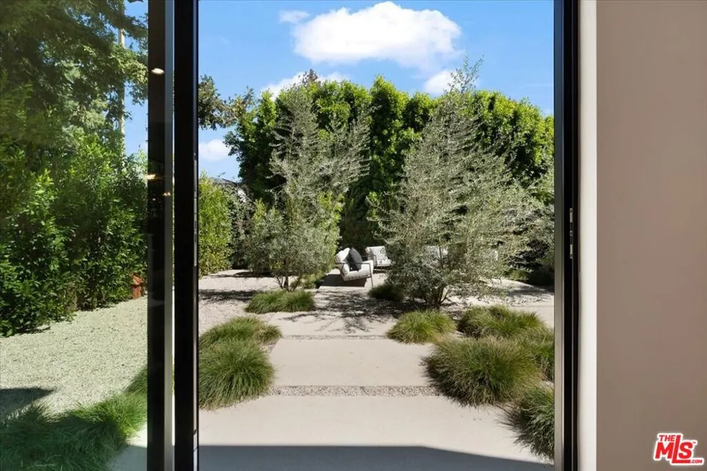 3848 Vantage Avenue Los Angeles, CA 91604