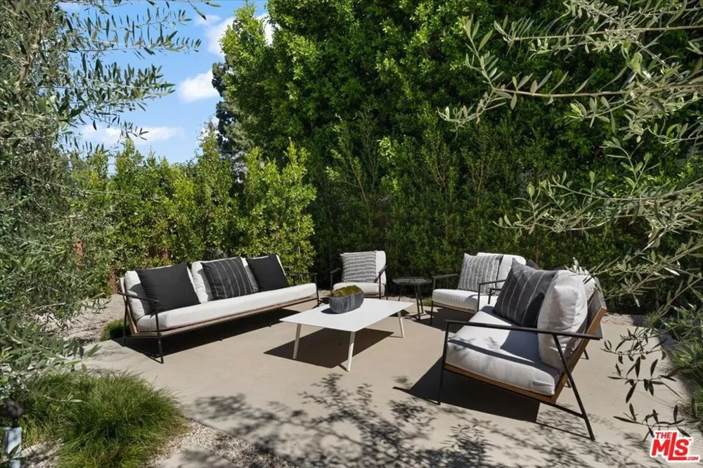 3848 Vantage Avenue Los Angeles, CA 91604