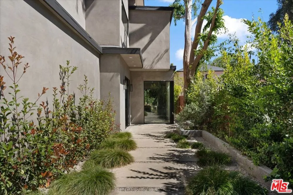 3848 Vantage Avenue Los Angeles, CA 91604