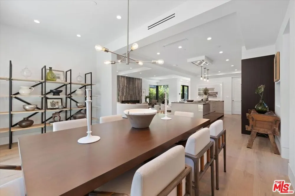 3848 Vantage Avenue Los Angeles, CA 91604