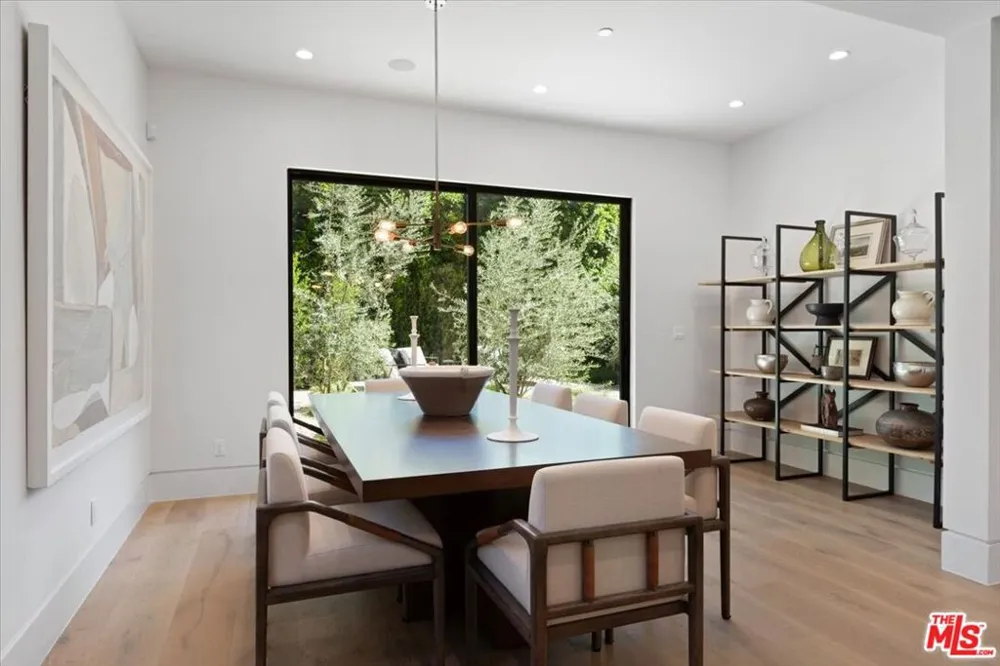 3848 Vantage Avenue Los Angeles, CA 91604