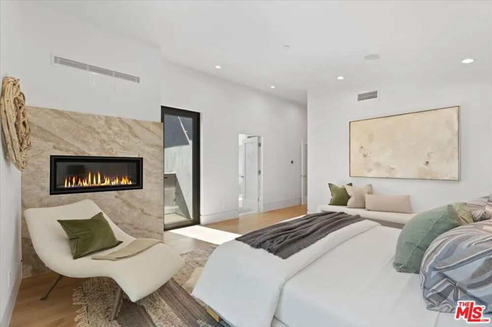 3848 Vantage Avenue Los Angeles, CA 91604