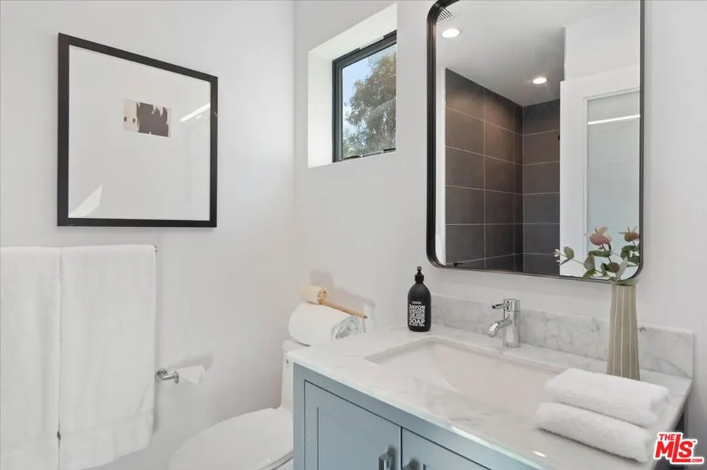 3848 Vantage Avenue Los Angeles, CA 91604