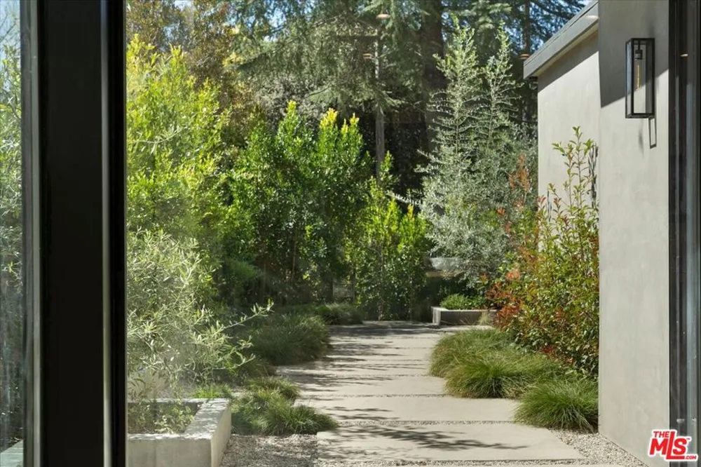 3848 Vantage Avenue Los Angeles, CA 91604