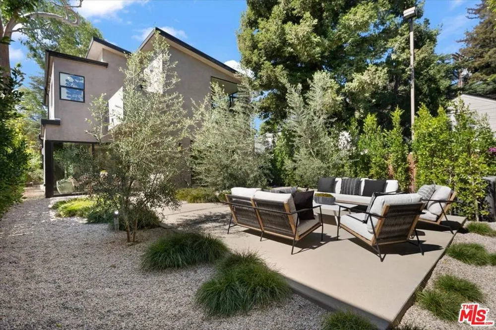 3848 Vantage Avenue Los Angeles, CA 91604