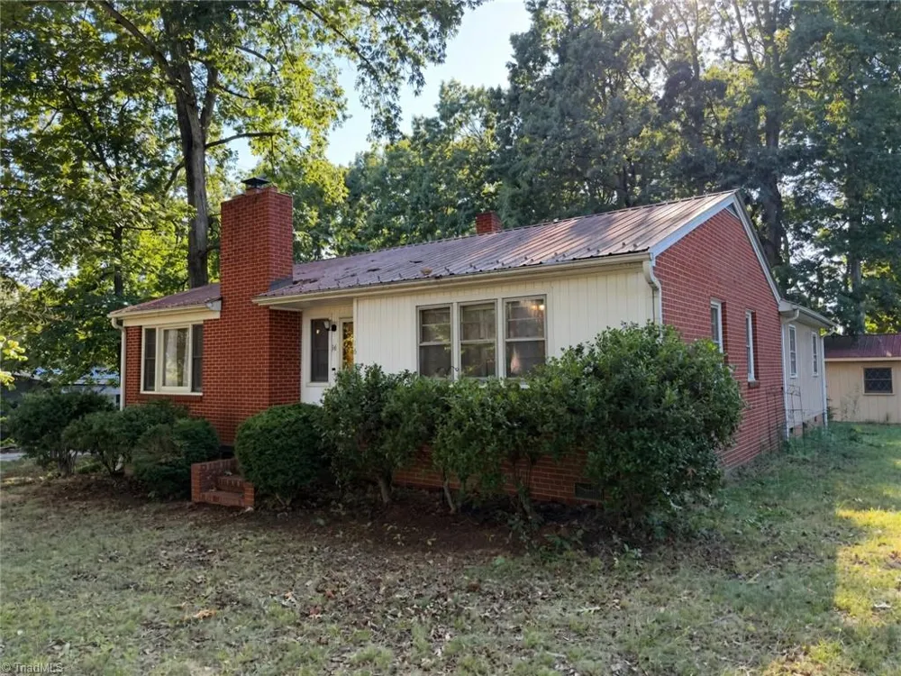 16 Vivian Street Thomasville, NC 27360
