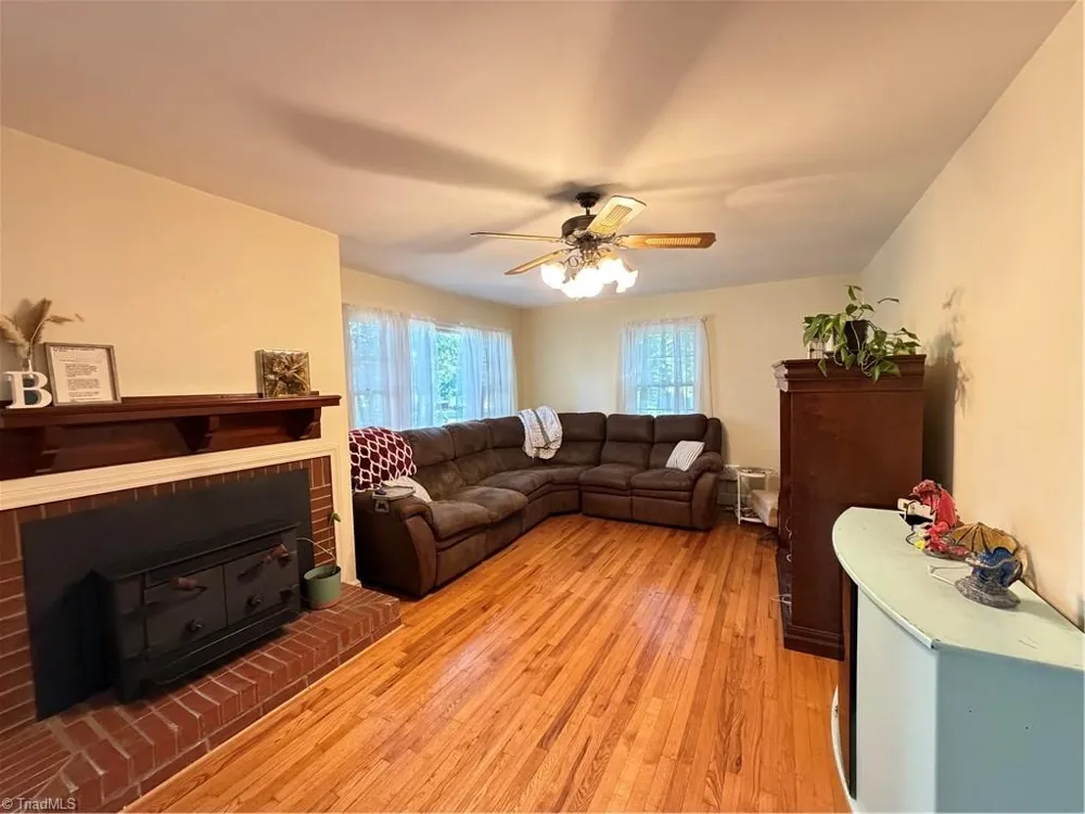 16 Vivian Street Thomasville, NC 27360