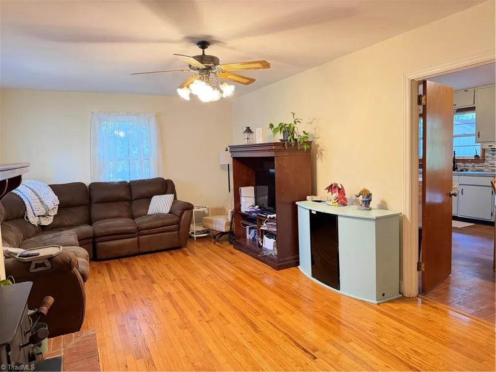 16 Vivian Street Thomasville, NC 27360